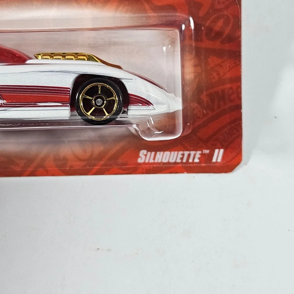 Hot Wheels Silhouette II Valentines Day Series 2008 White Red Diecast Car N8579